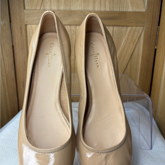 Cole Haan Tan Wedge Shoes with Classic Design Womens 9B - Picture 4 of 10